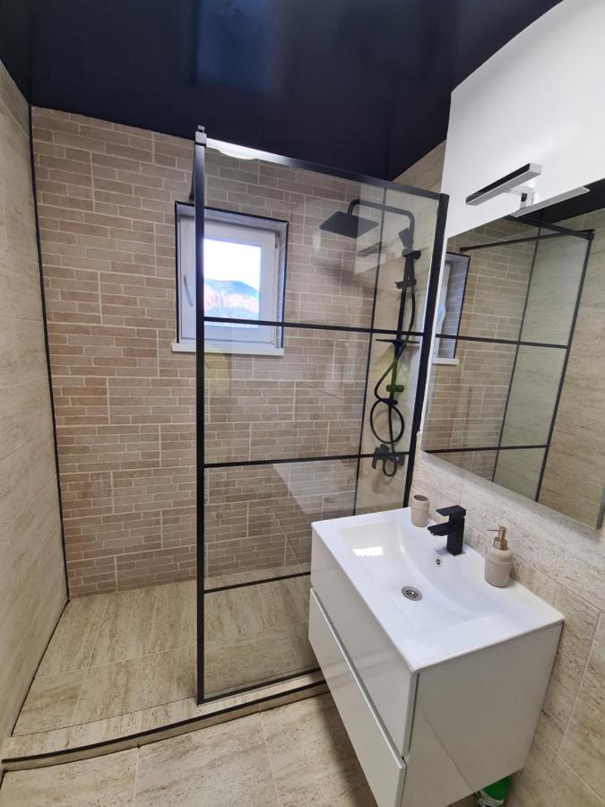 Diamonds House 2 Apartment Lupeni  Luaran gambar